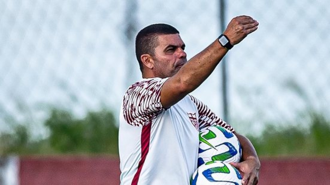 Umberto Louzer é o novo técnico do CRB