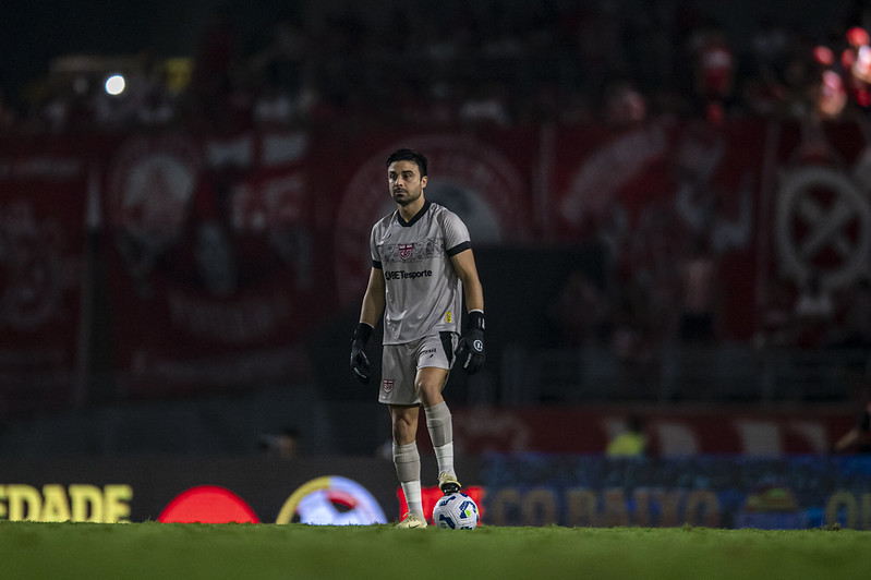 Em noite de Copa do Brasil, Matheus Albino completa 100 jogos pelo CRB