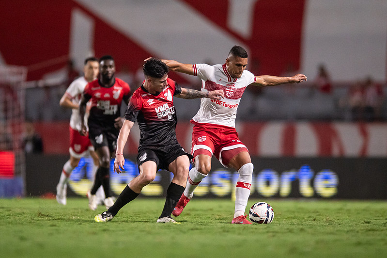 CRB é superado pelo Athletico na 23ª rodada da Série B