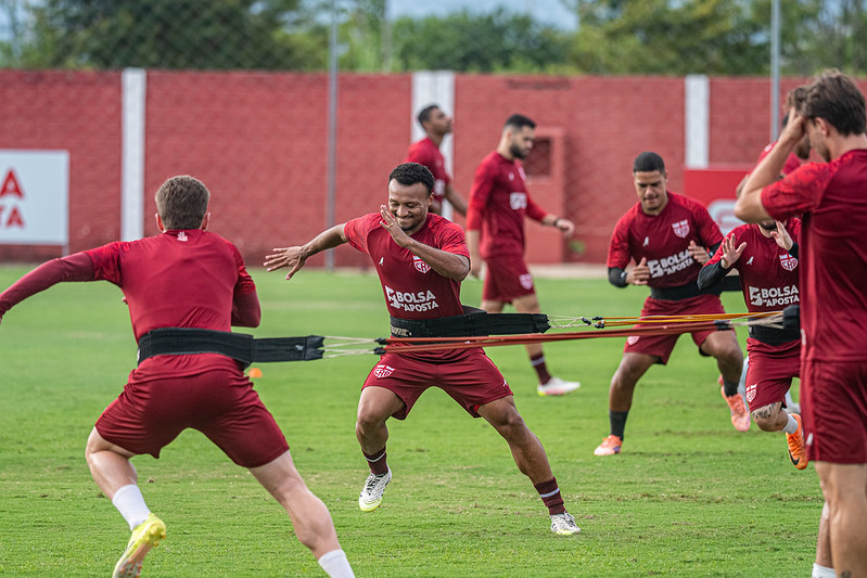 CRB realiza atividade no CT Ninho do Galo e embarca para o Mato Grosso