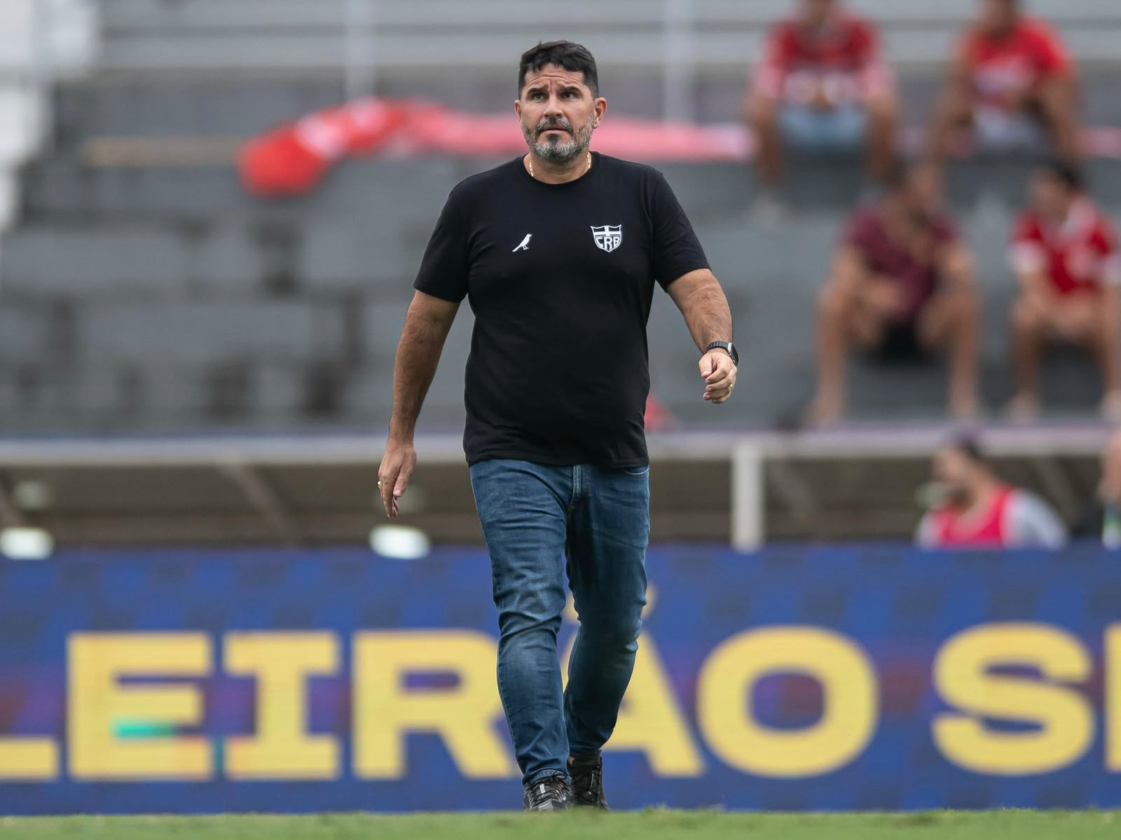 Em comum acordo, Eduardo Barroca encerra passagem pelo CRB